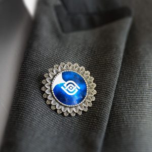 بج سینه طلایی مات و براق